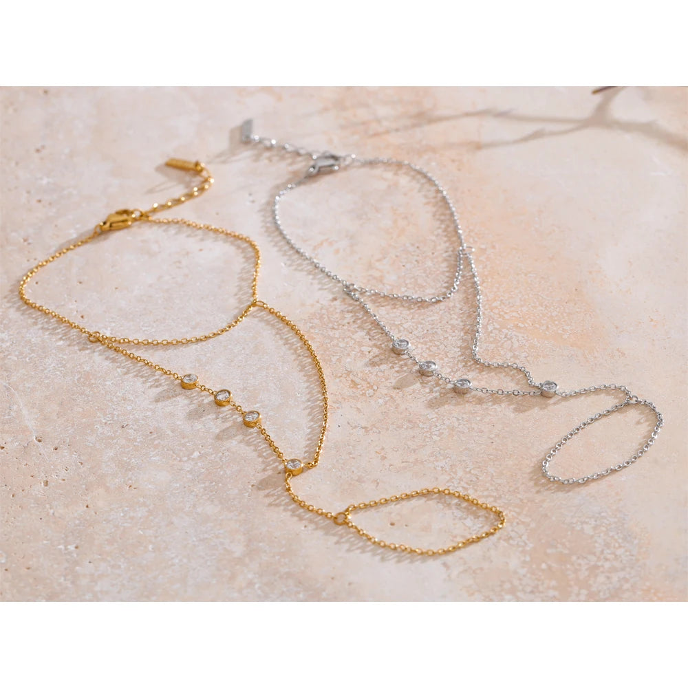 Cubic zirconia geometric chain necklace in gold-plated stainless steel with cubic zirconia.