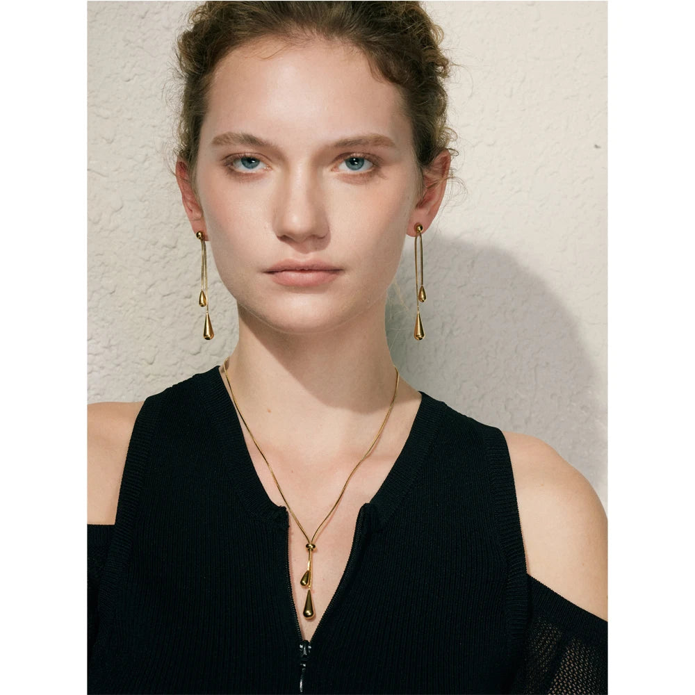 Geometric chain earrings in gold-plated stainless steel.