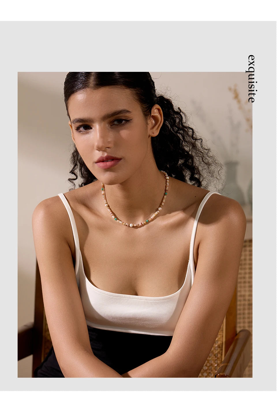 Freshwater pearl natural stone beaded necklace in gold-plated stainless steel with freshwater pearl and natural stone.