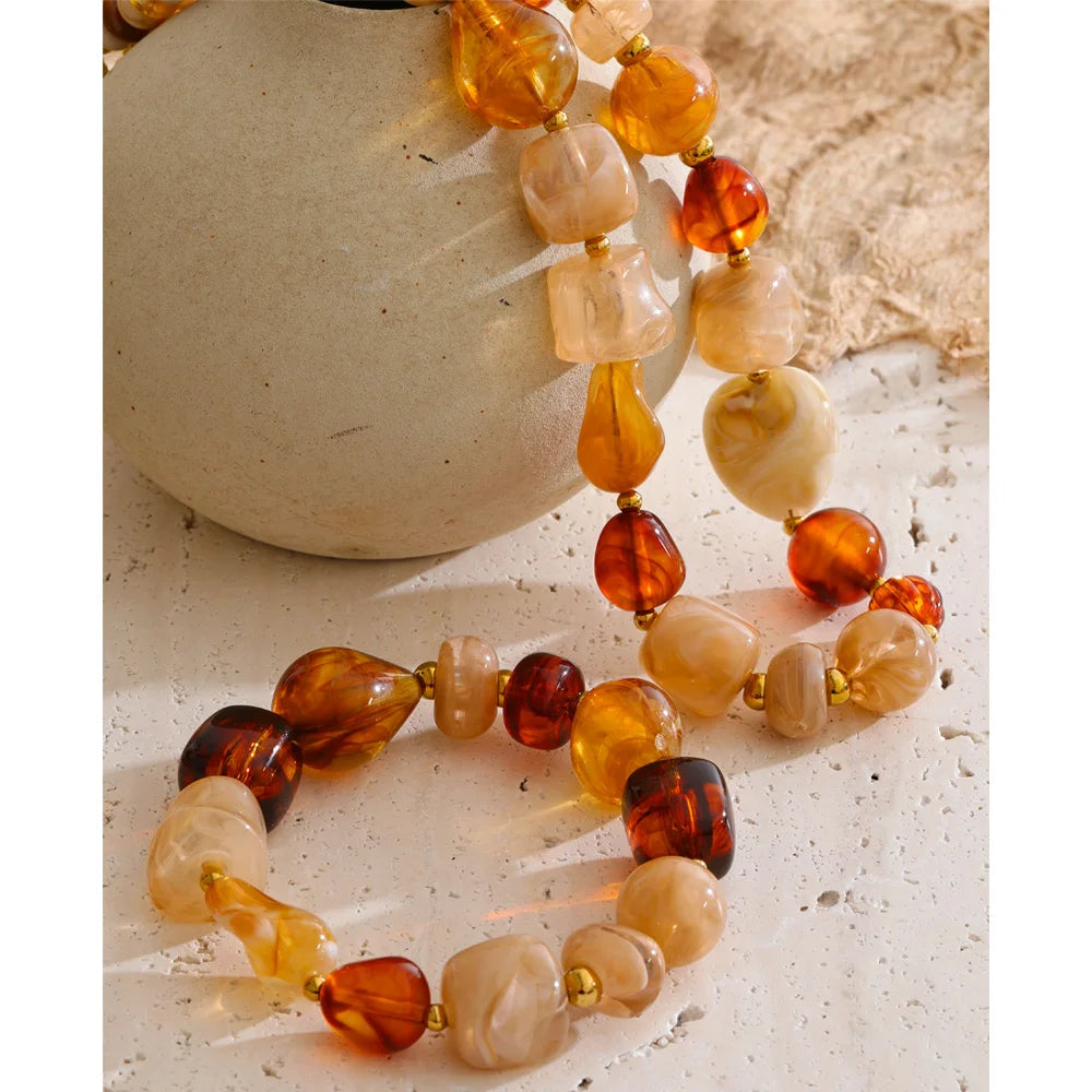 Resin acrylic beaded necklace in gold-plated stainless steel with resin and acrylic.