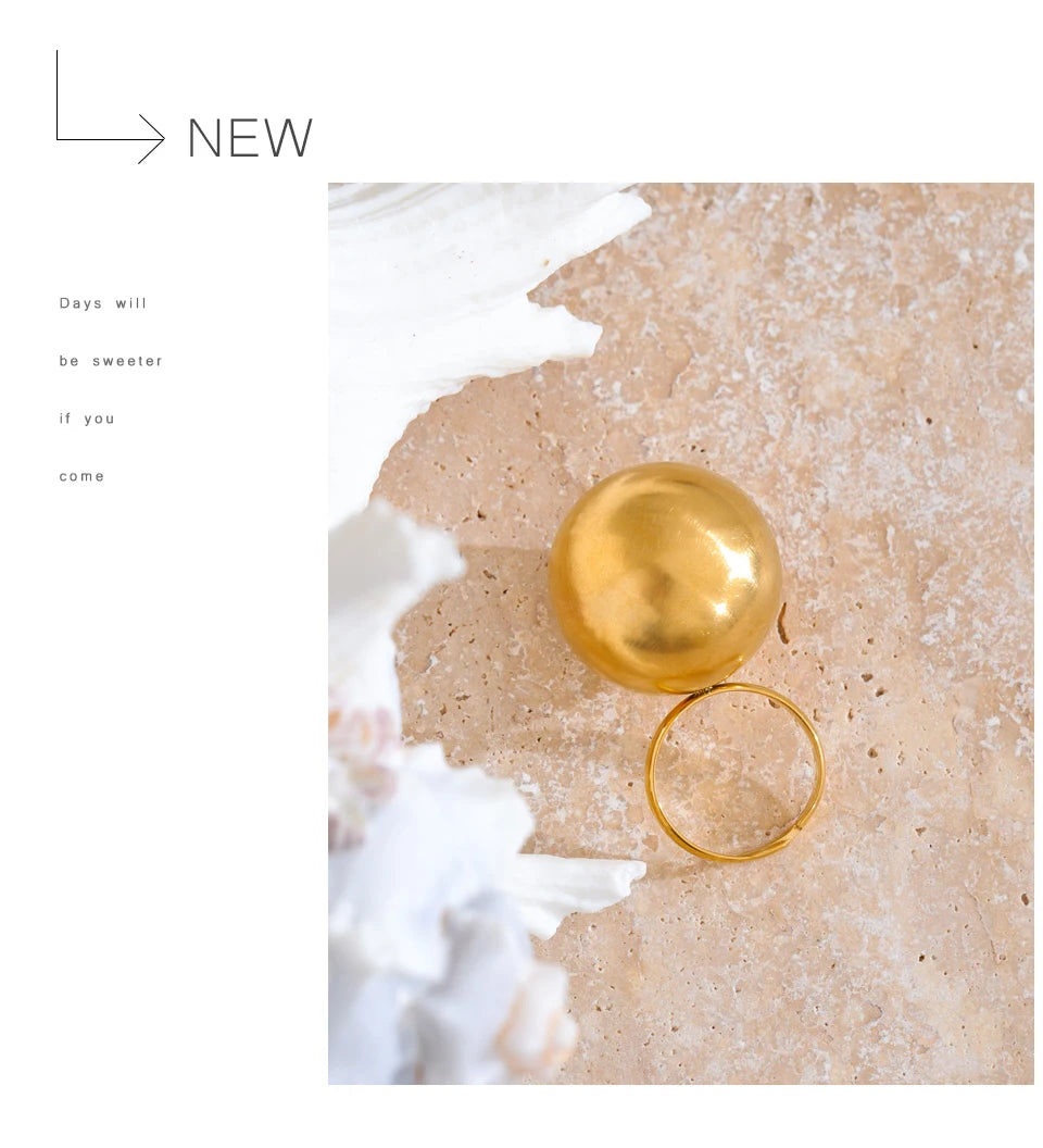 Geometric ring in 18K gold-plated stainless steel.