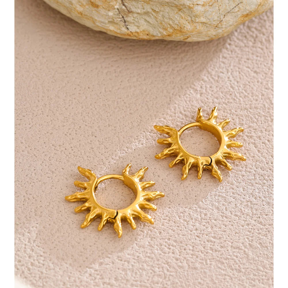 Star sun hammered earrings in gold-plated stainless steel.