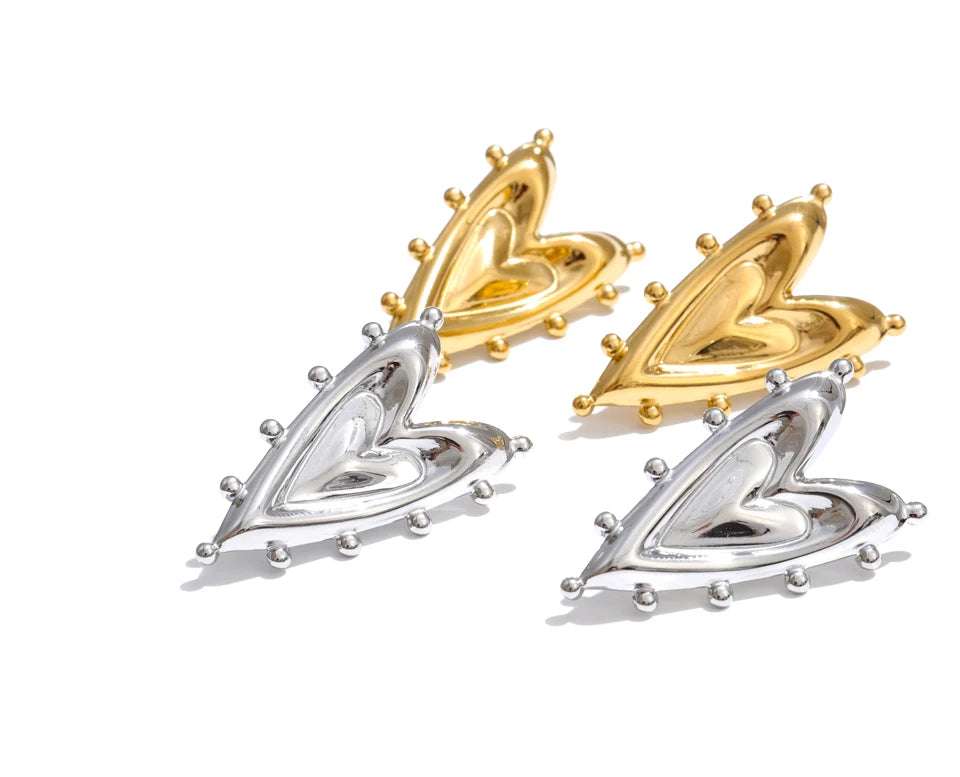 Heart earrings in gold-plated stainless steel.