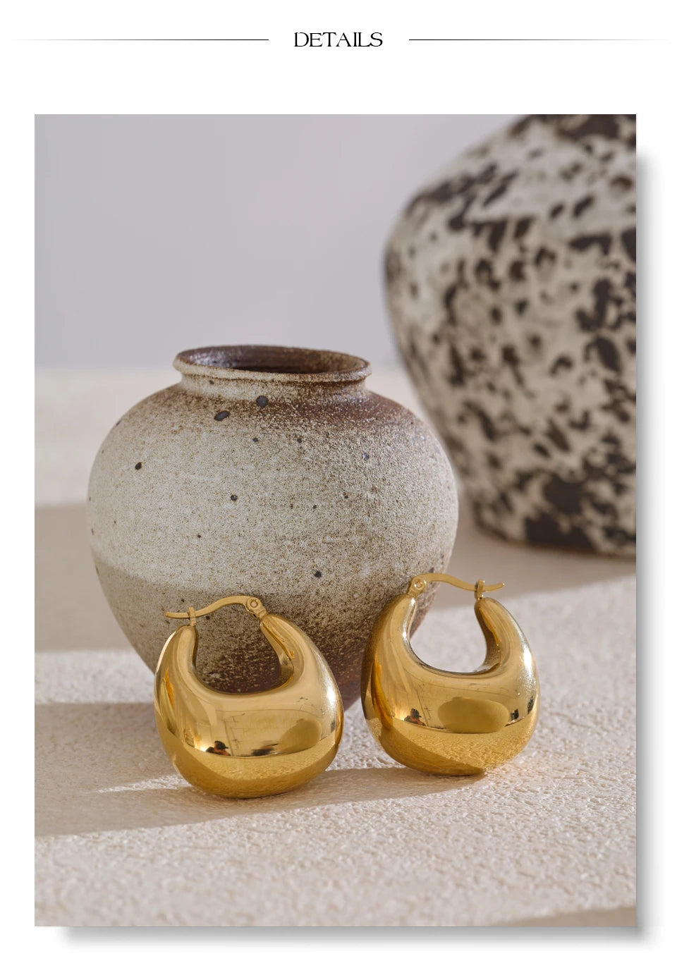 Geometric earrings in gold-plated stainless steel.