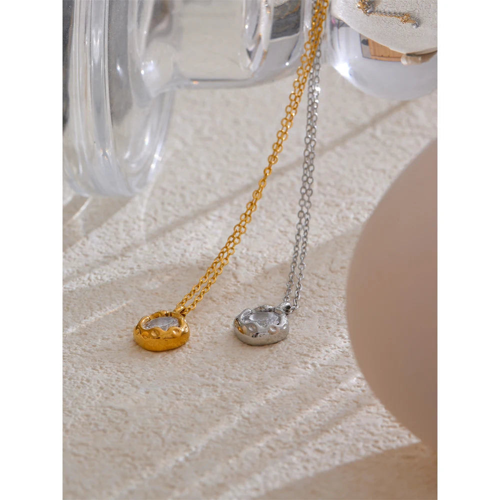 Cubic zirconia geometric necklace in gold-plated stainless steel with cubic zirconia.