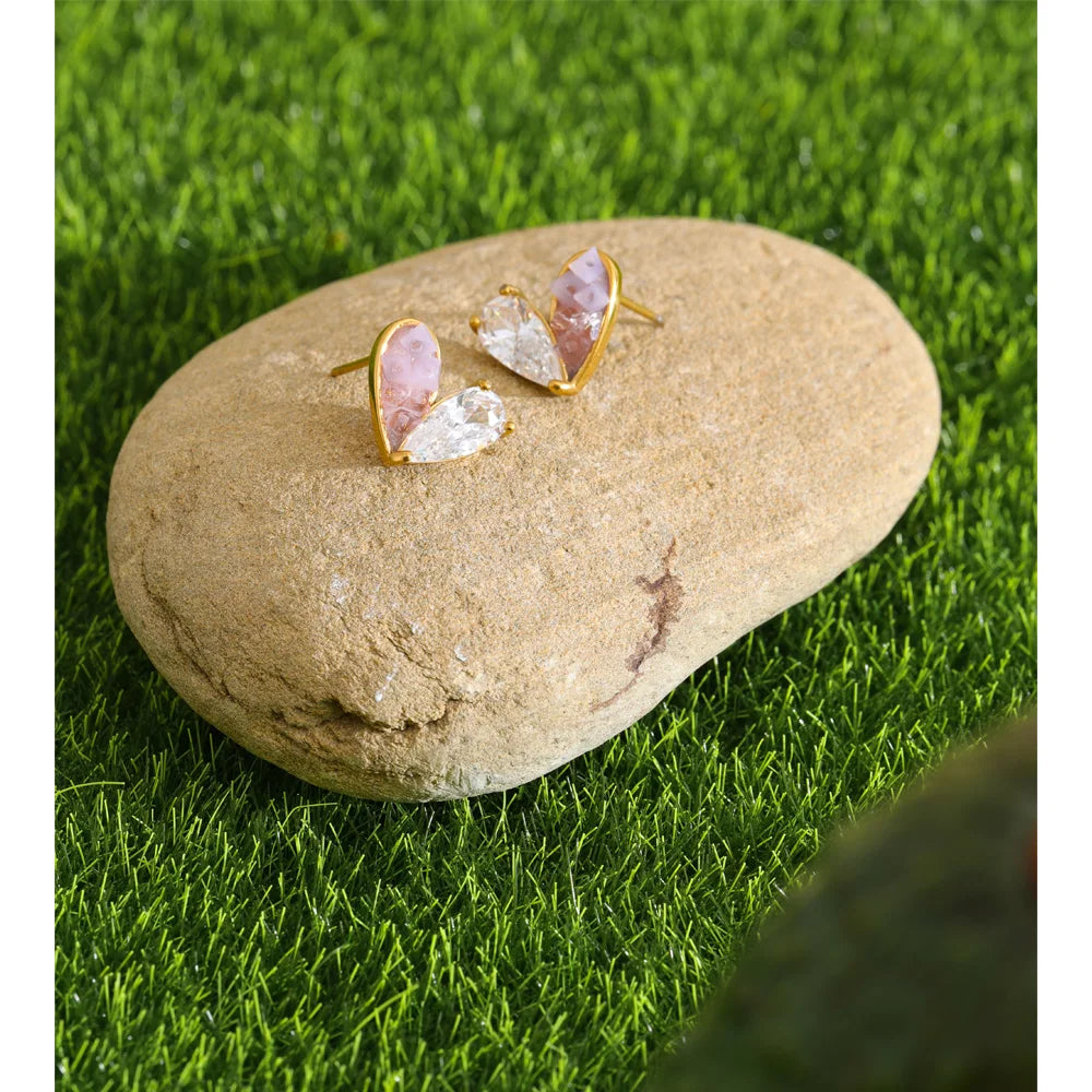 Cubic zirconia resin heart earrings in gold-plated stainless steel with cubic zirconia and resin.