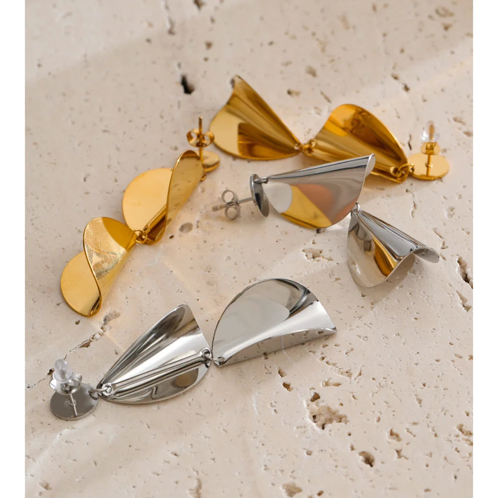 Geometric earrings in stainless steel.