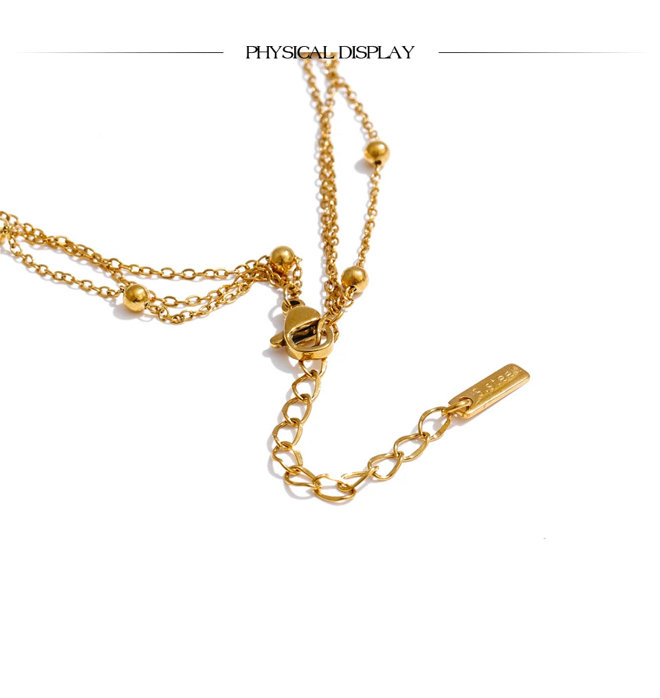 Cubic zirconia cross chain necklace in gold-plated stainless steel with cubic zirconia.