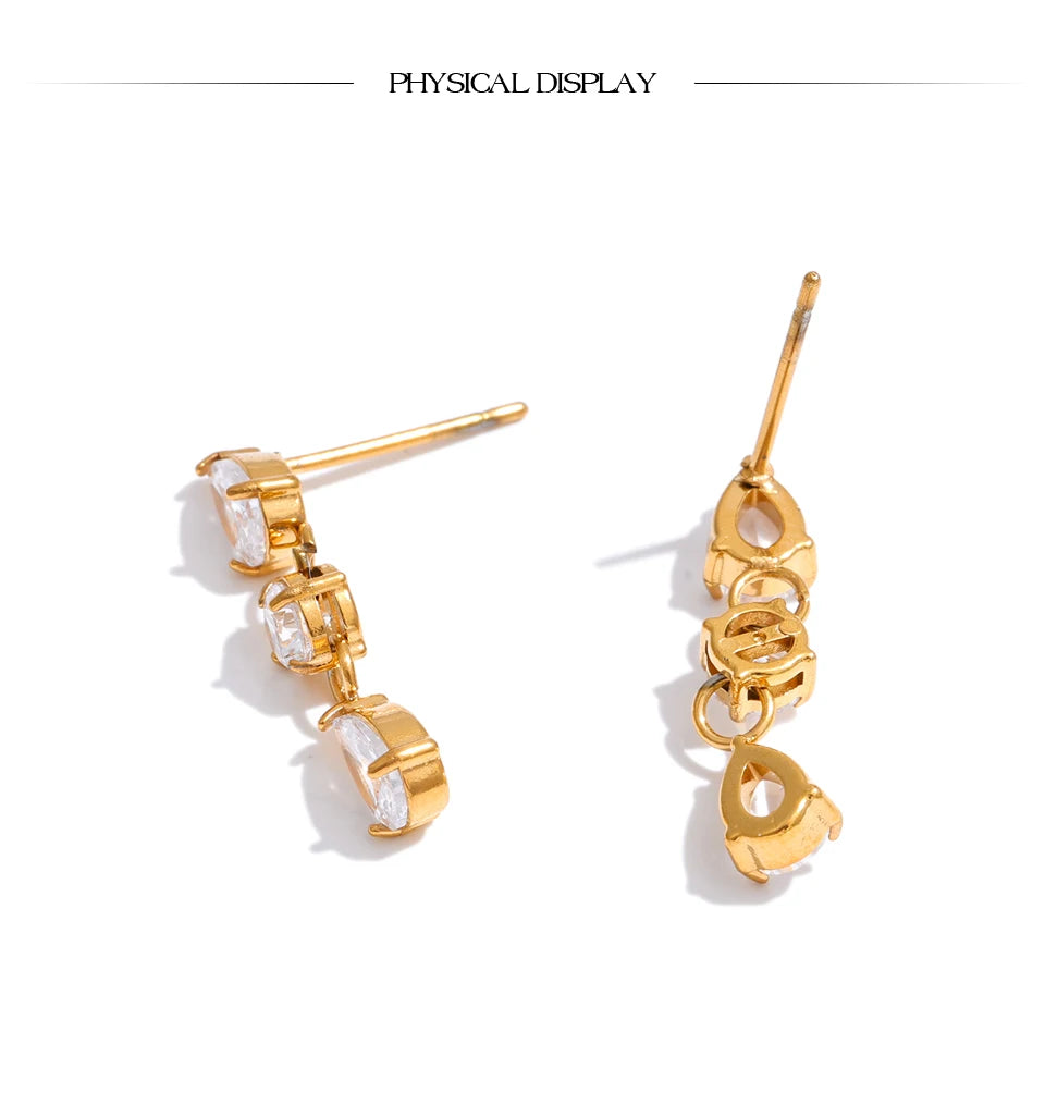 Cubic zirconia minimalist geometric earrings in gold-plated stainless steel with cubic zirconia.