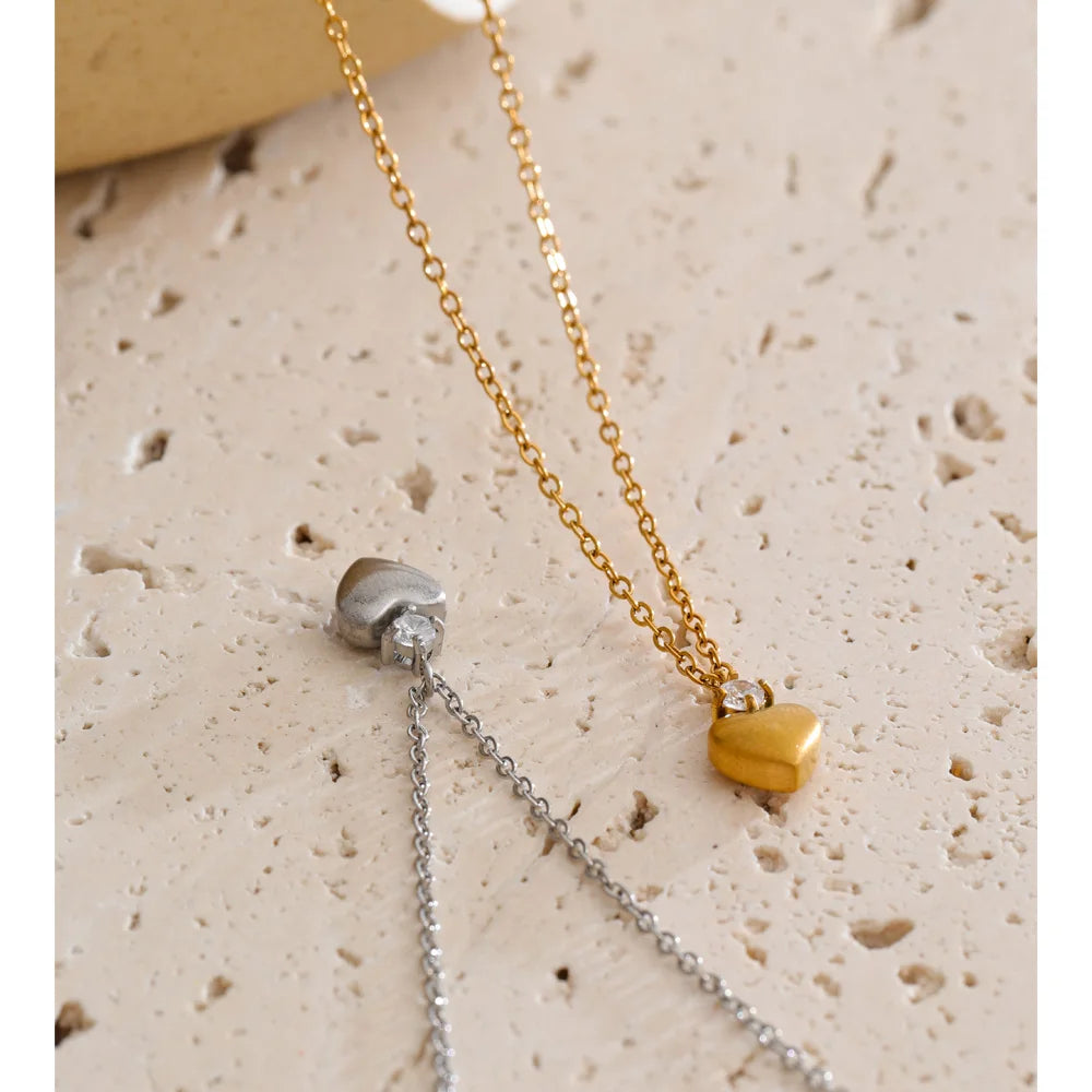 Cubic zirconia heart necklace in gold-plated stainless steel with cubic zirconia.