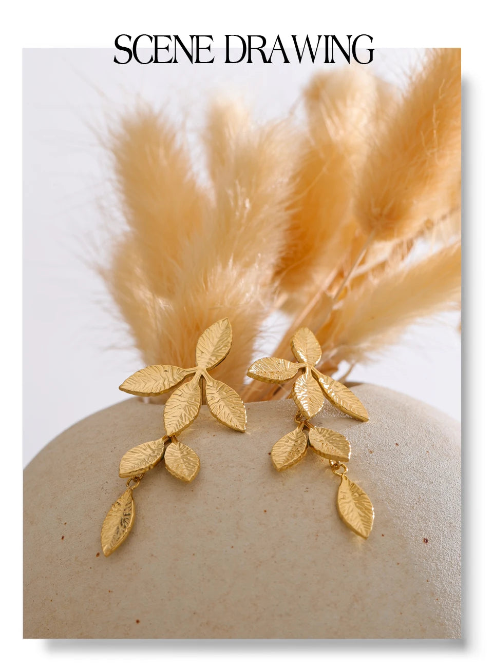 Geometric earrings in gold-plated stainless steel.
