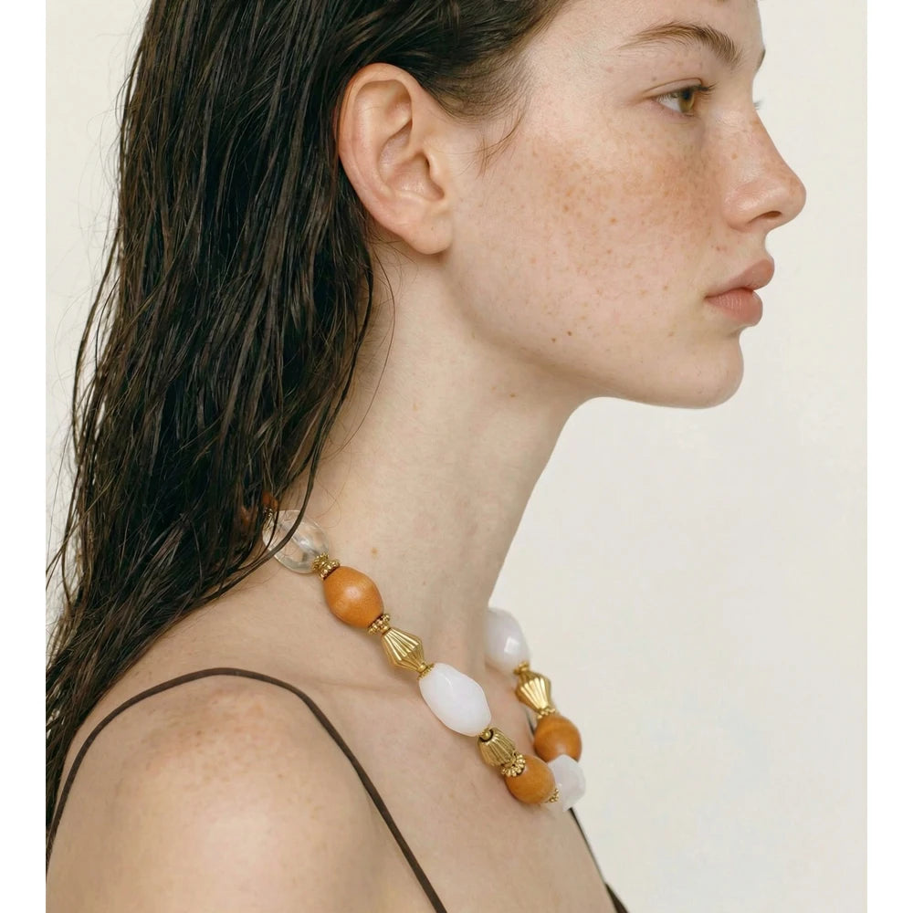 Resin beaded geometric necklace in gold-plated stainless steel with resin.