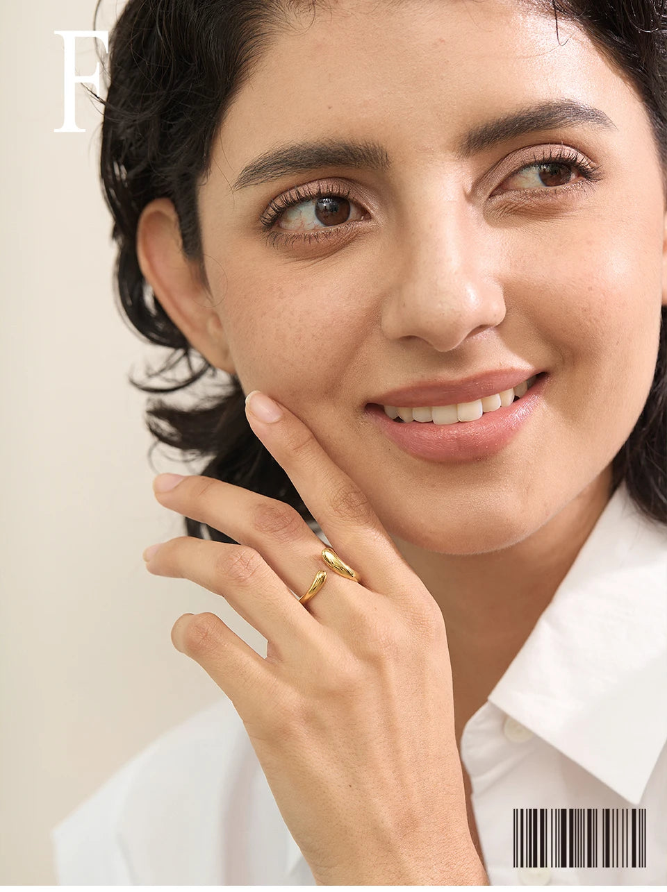 Minimalist geometric ring in gold-plated stainless steel.