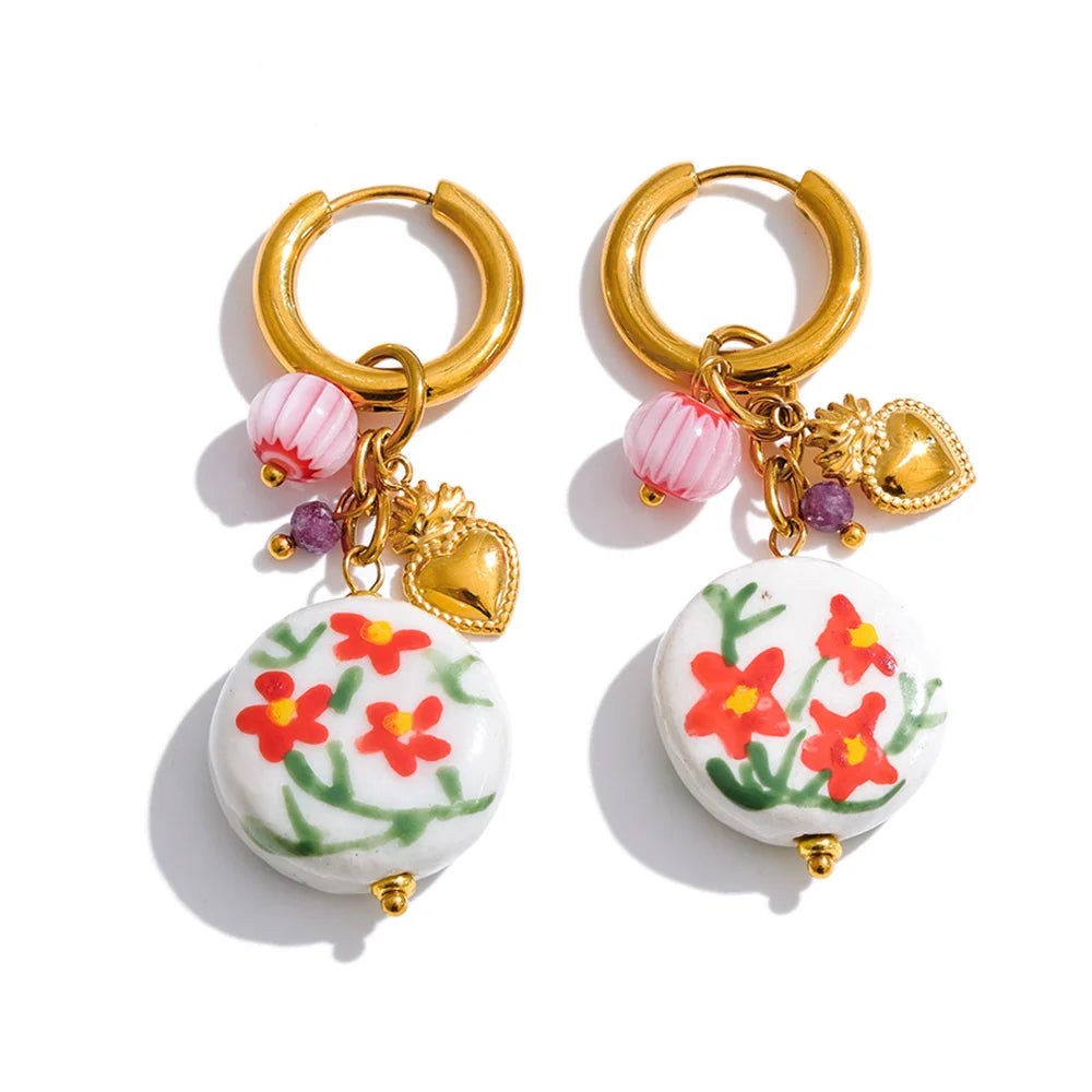 Flower geometric earrings in gold-plated stainless steel.