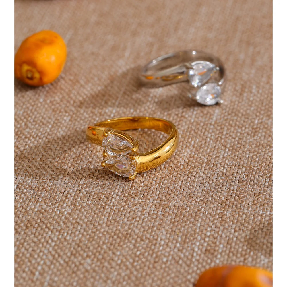 Cubic zirconia geometric ring in 18K gold-plated stainless steel with cubic zirconia.