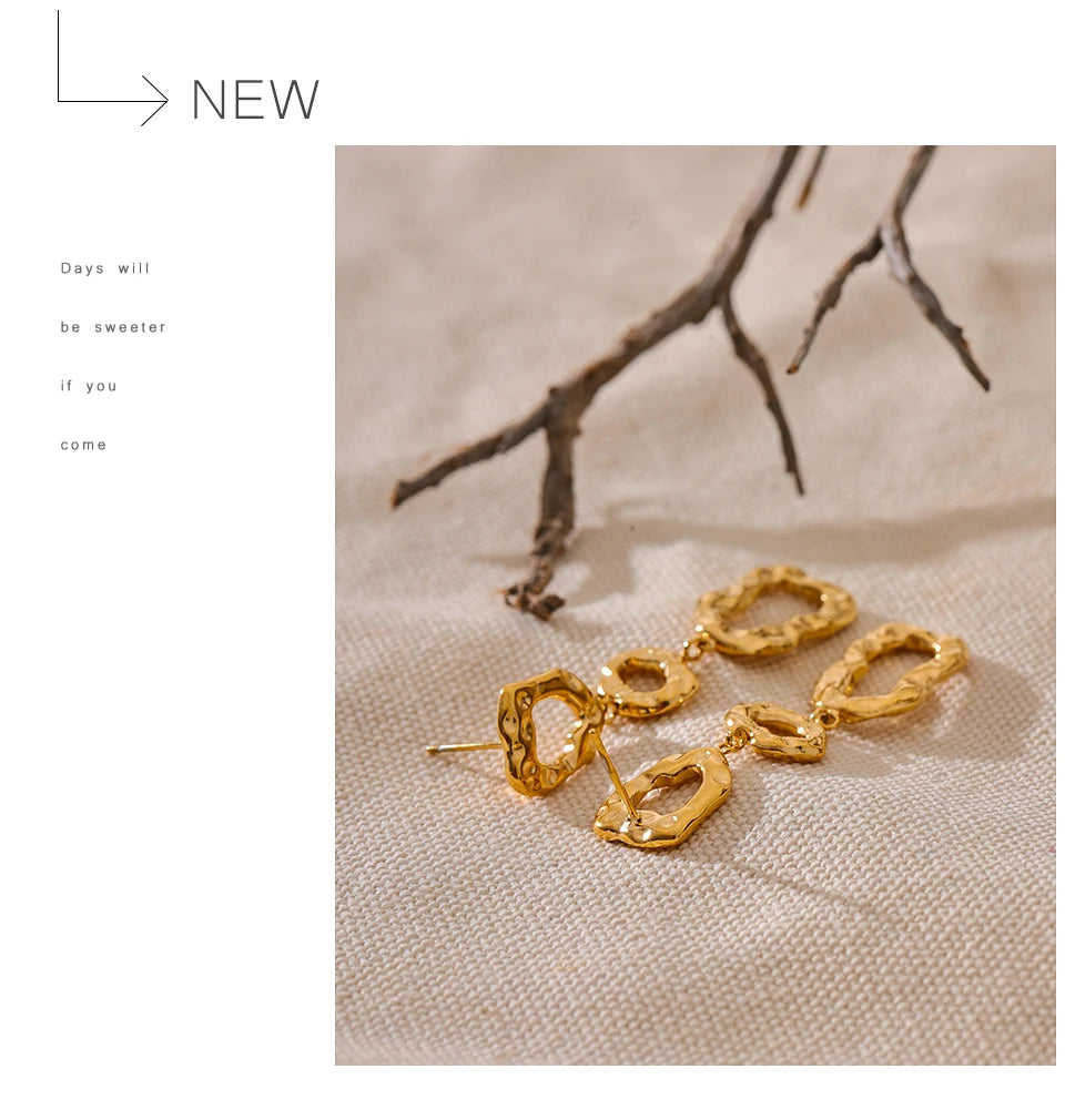 Geometric earrings in gold-plated 316L stainless steel.