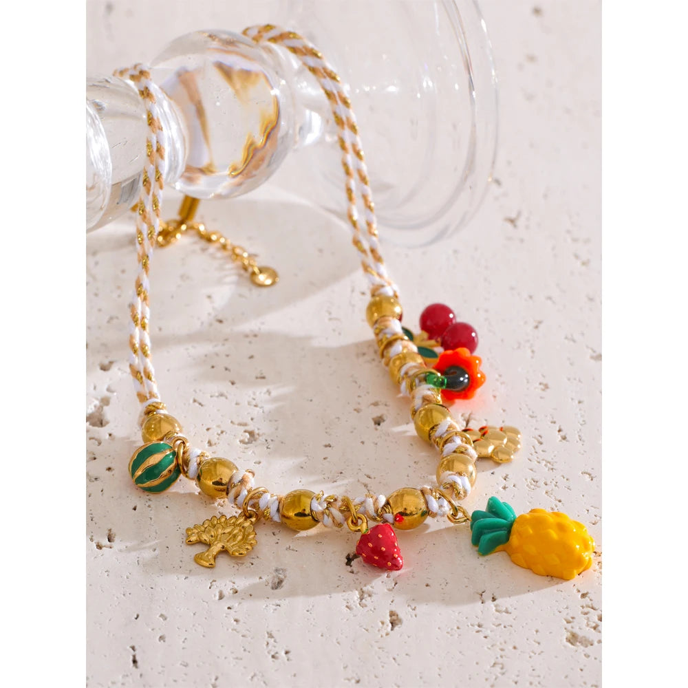 Geometric necklace in gold-plated stainless steel.