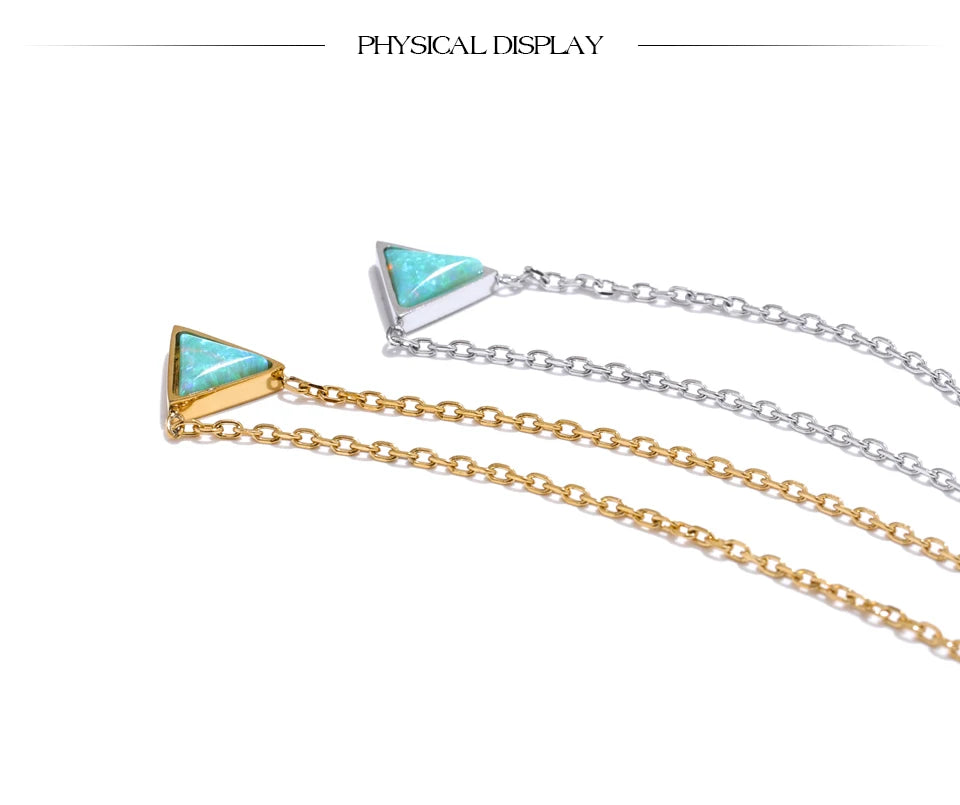 Natural stone geometric necklace in gold-plated stainless steel with natural stone.