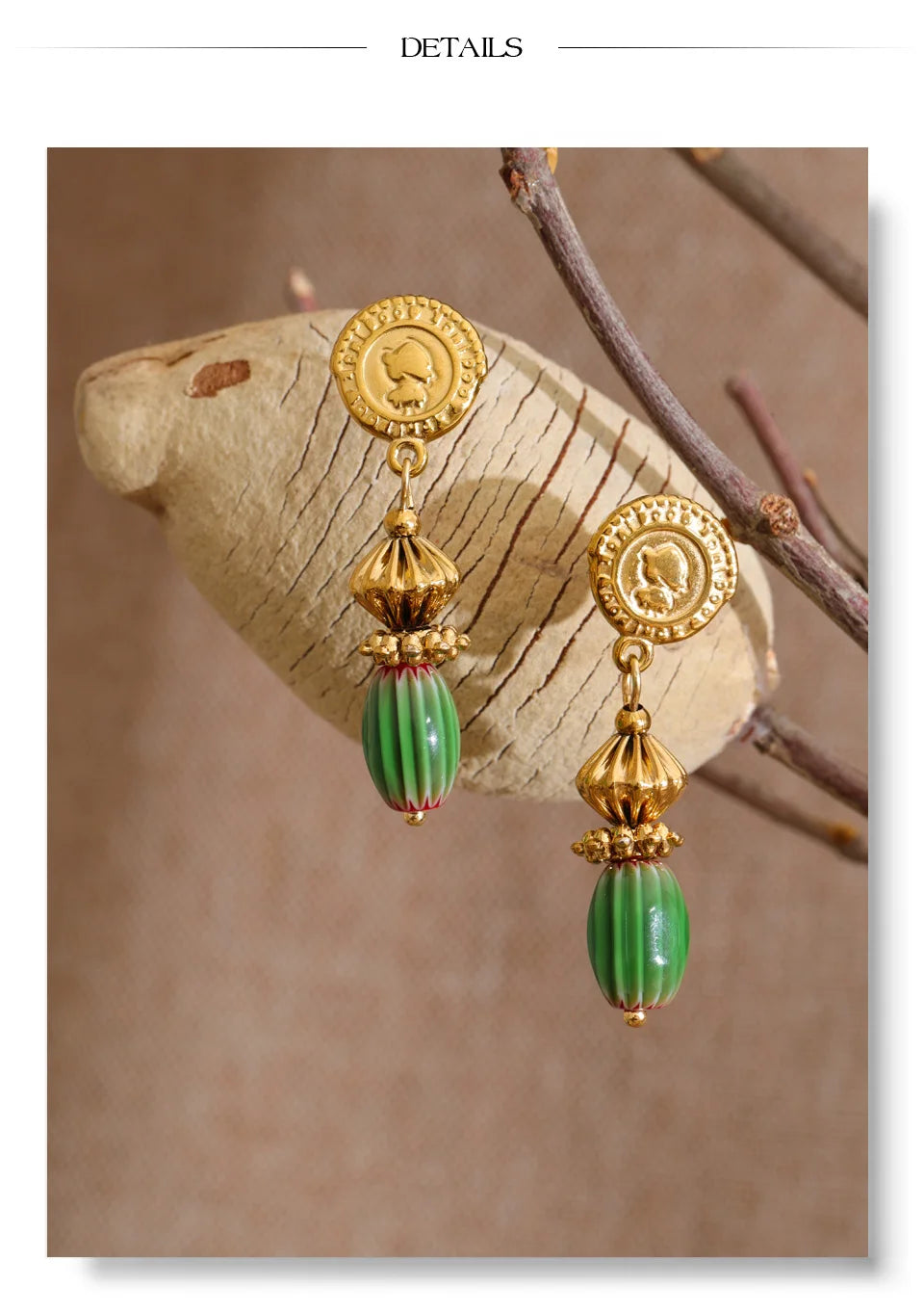 Geometric earrings in gold-plated stainless steel.
