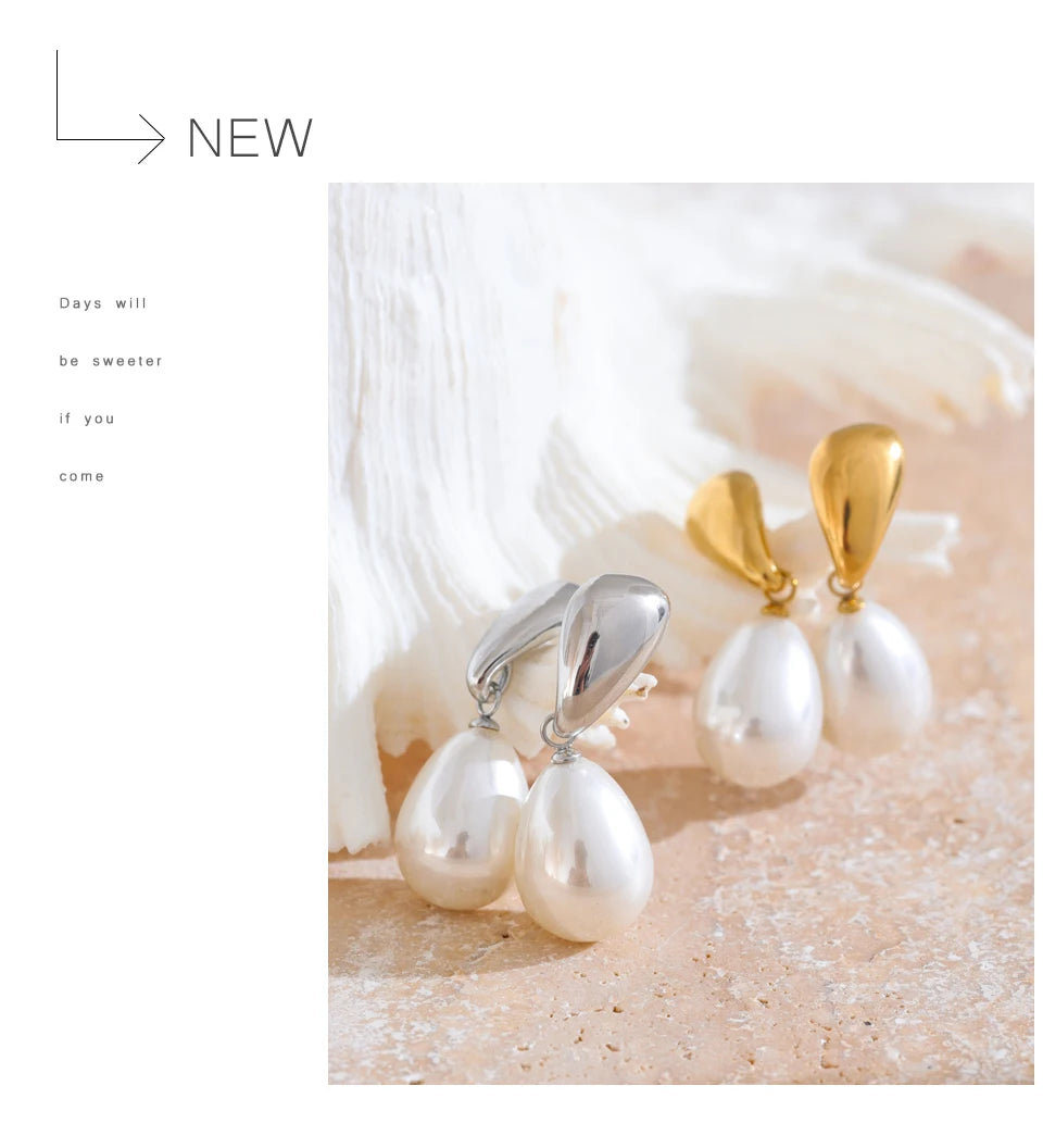 Pearl geometric earrings in gold-plated stainless steel with pearl.
