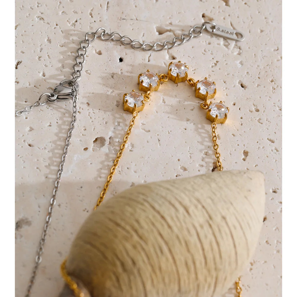 Cubic zirconia geometric necklace in gold-plated stainless steel with cubic zirconia.
