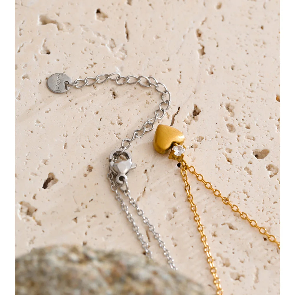 Cubic zirconia heart necklace in gold-plated stainless steel with cubic zirconia.