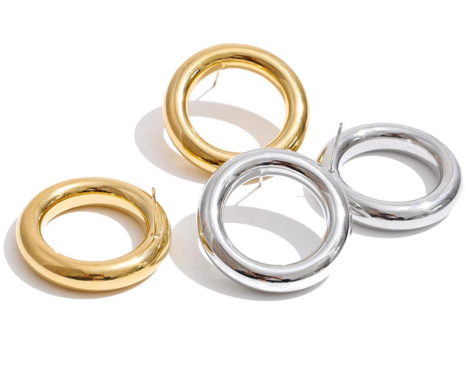 Geometric earrings in gold-plated stainless steel.