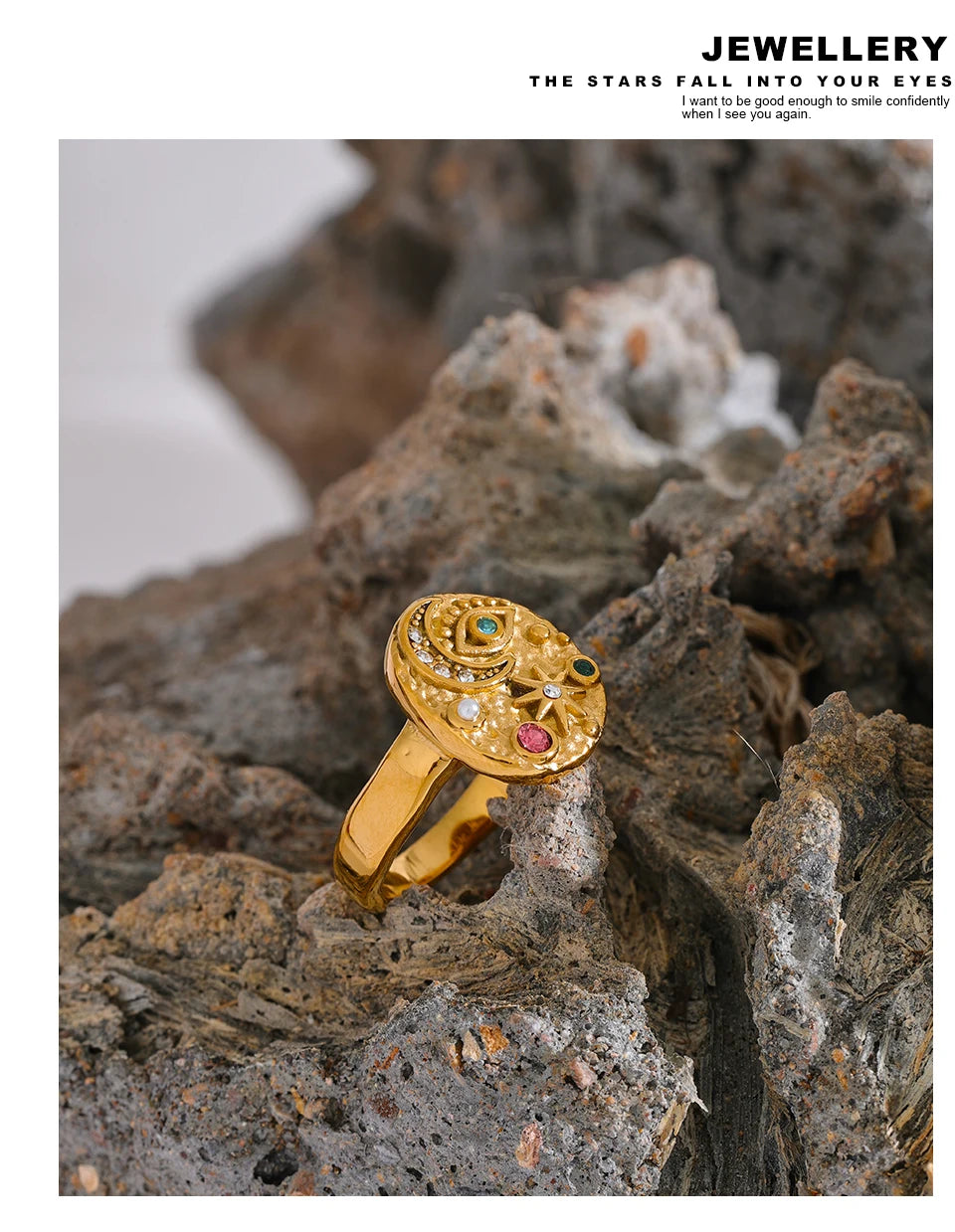 Cubic zirconia star moon ring in 18K gold-plated stainless steel with cubic zirconia.