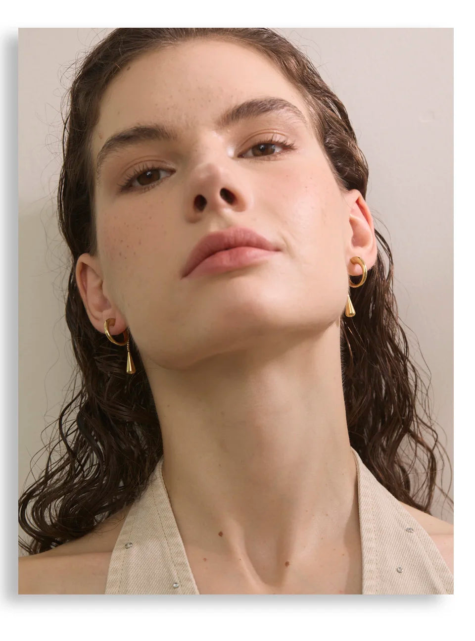 Geometric chain earrings in gold-plated stainless steel.