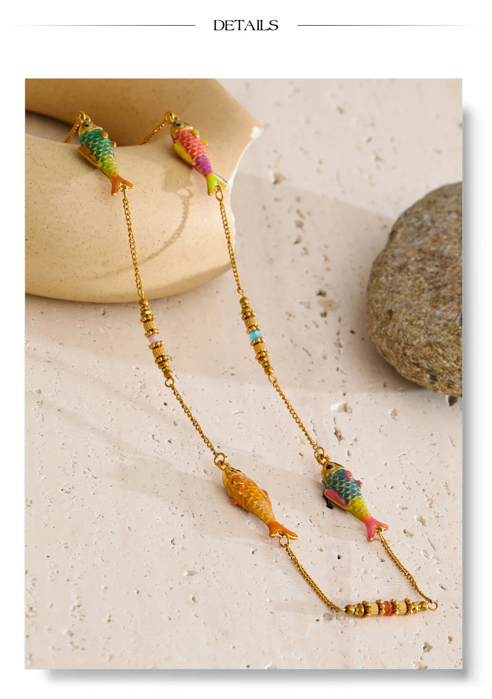 Enamel geometric chain necklace in gold-plated stainless steel with enamel.