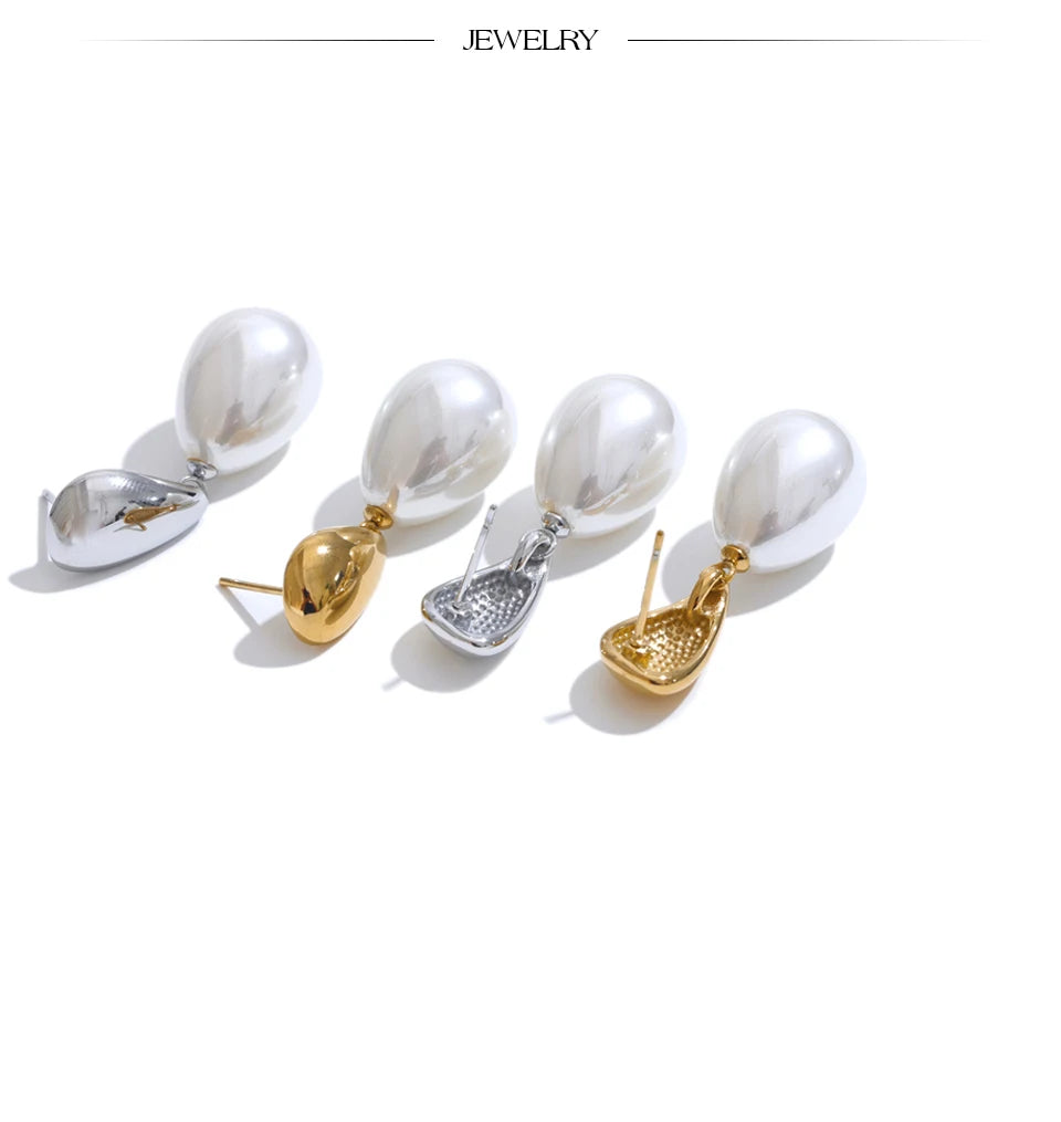 Pearl geometric earrings in gold-plated stainless steel with pearl.