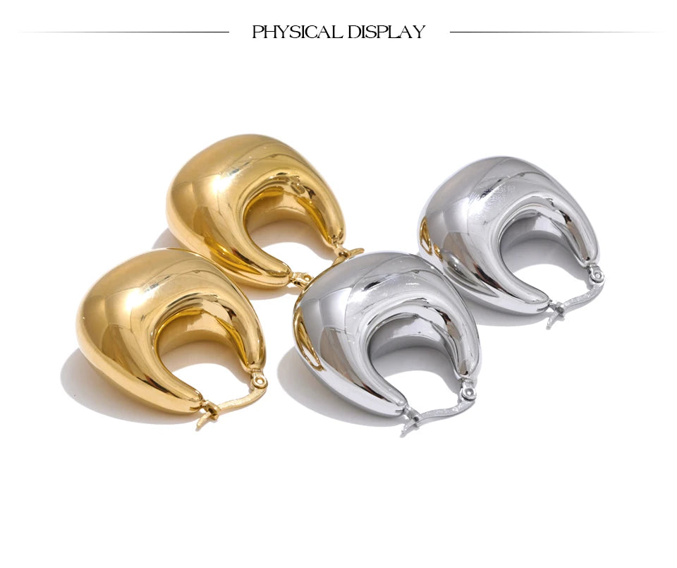 Geometric earrings in gold-plated stainless steel.