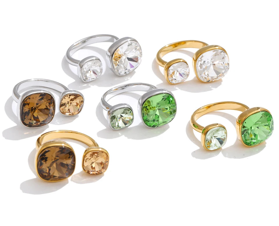Cubic zirconia geometric ring in 18K gold-plated stainless steel with cubic zirconia.