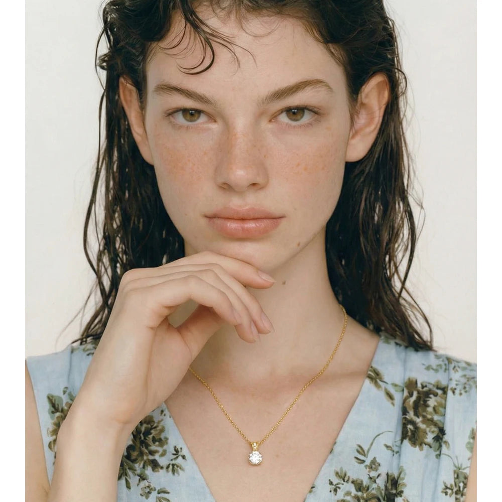 Cubic zirconia geometric necklace in gold-plated stainless steel with cubic zirconia.