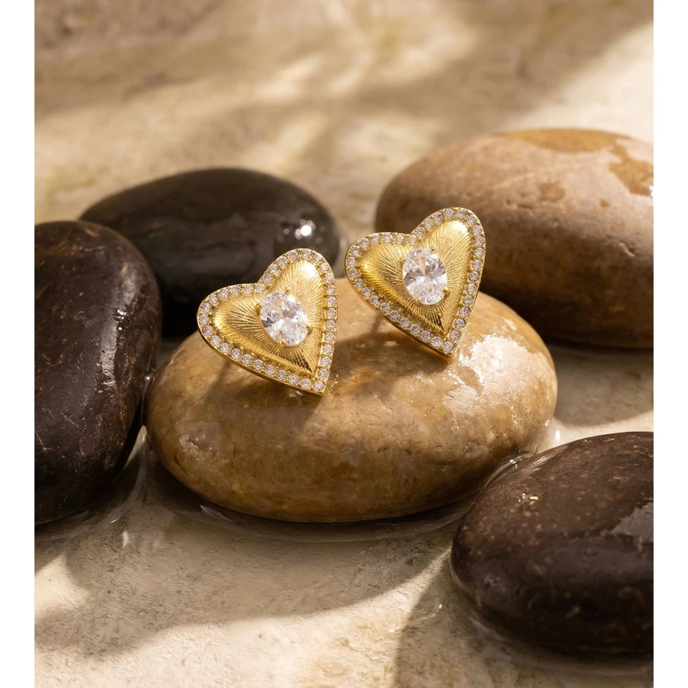 Cubic zirconia heart earrings in gold-plated stainless steel with cubic zirconia.