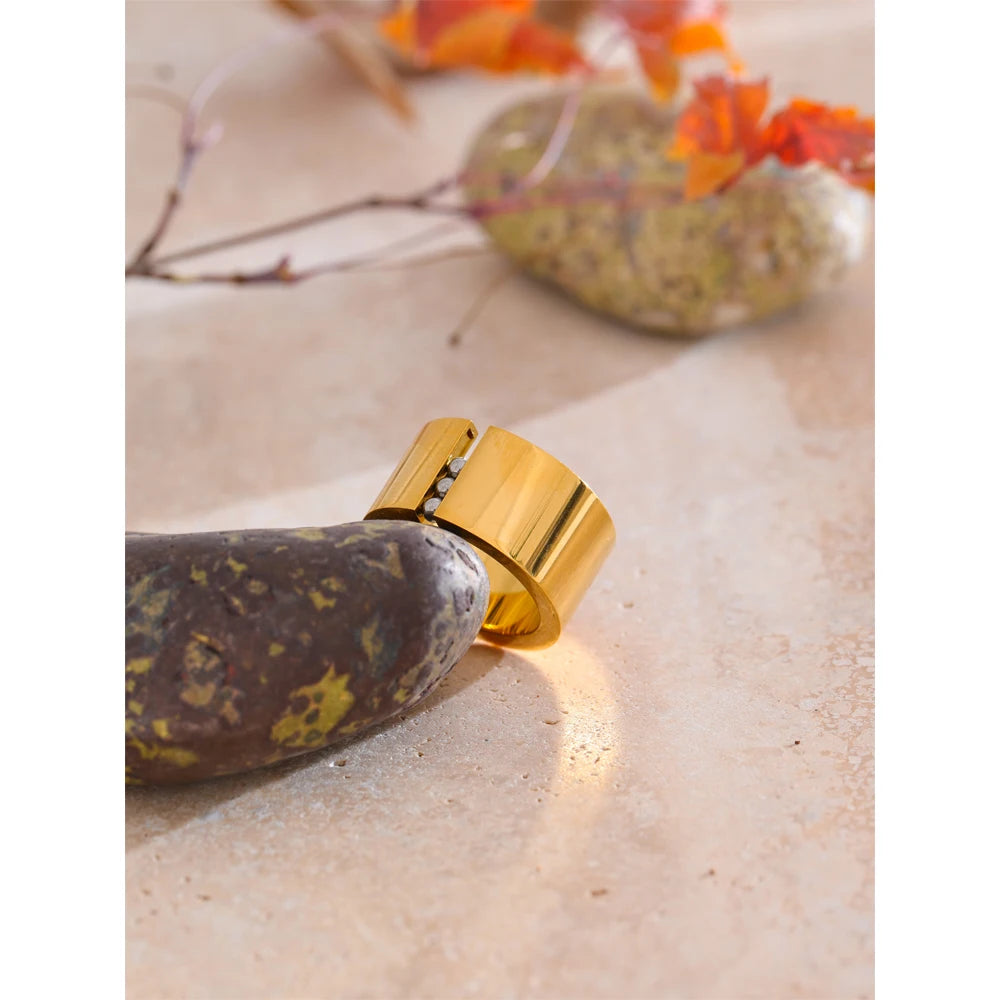 Geometric ring in gold-plated stainless steel.