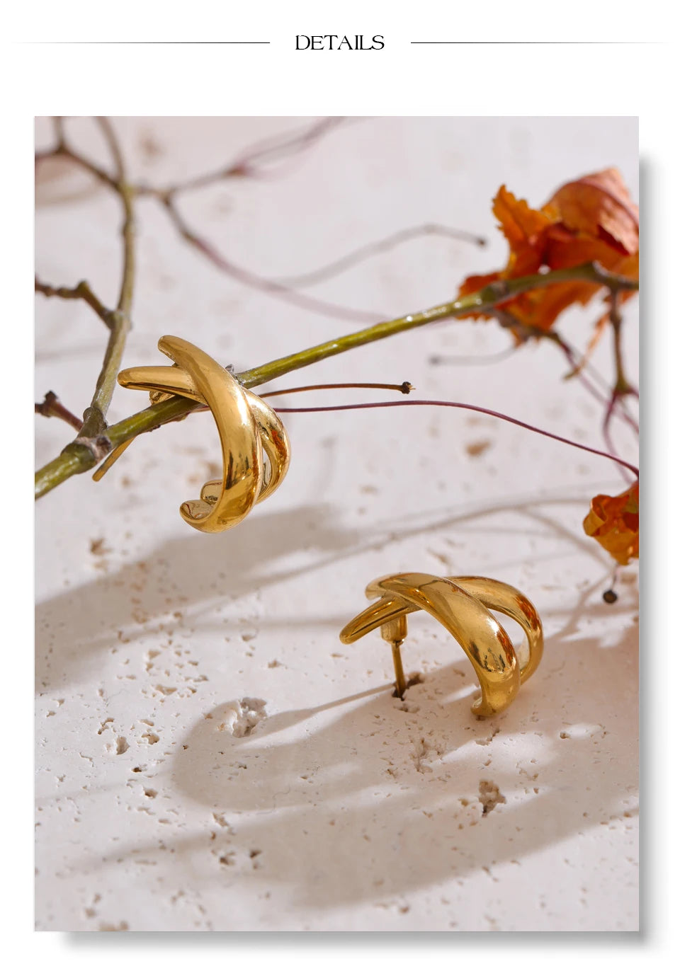 Minimalist geometric earrings in gold-plated stainless steel.