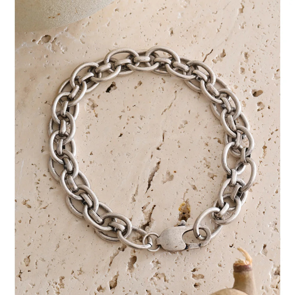 Vintage geometric chain necklace in gold-plated stainless steel.