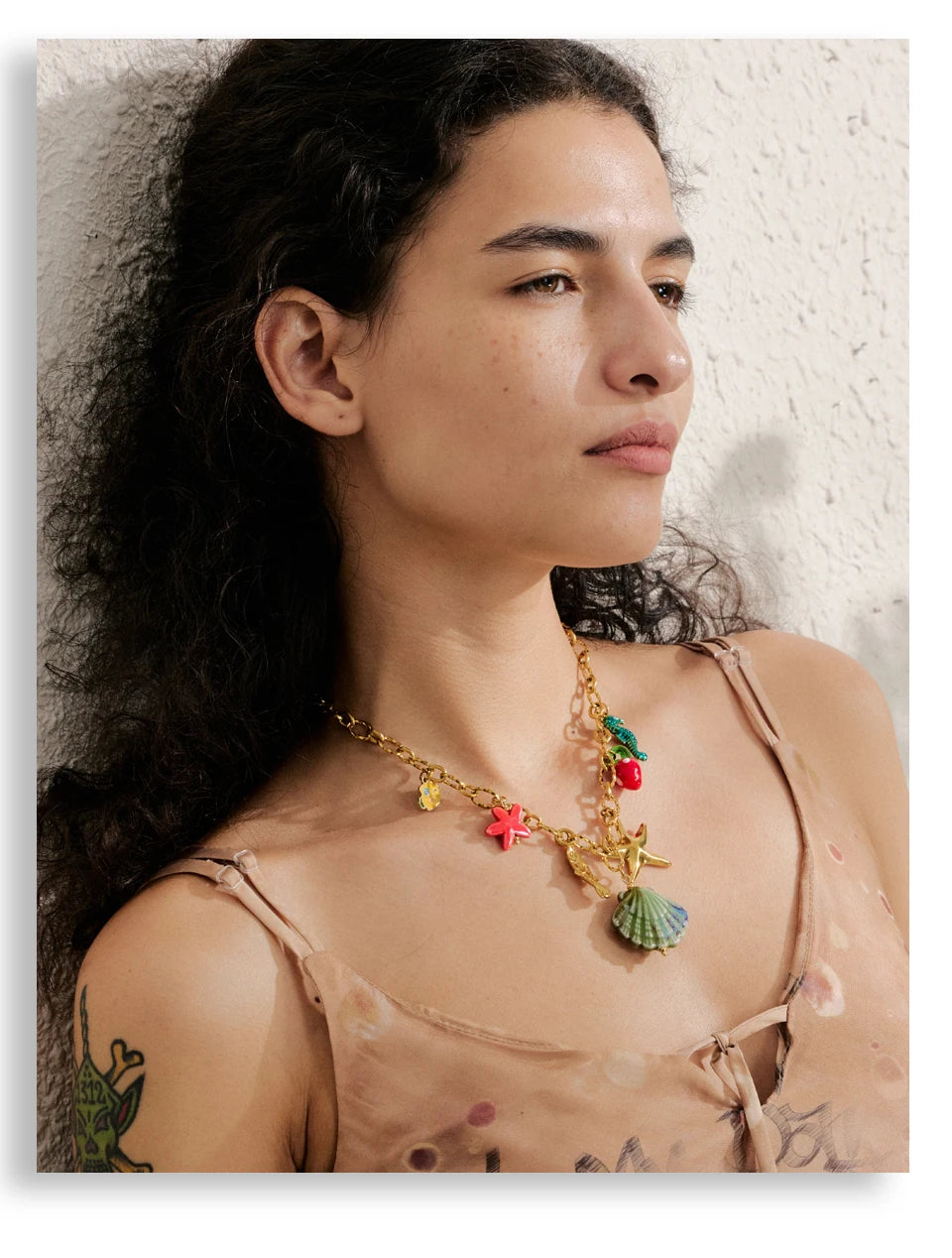 Shell enamel star necklace in gold-plated stainless steel with shell and enamel.