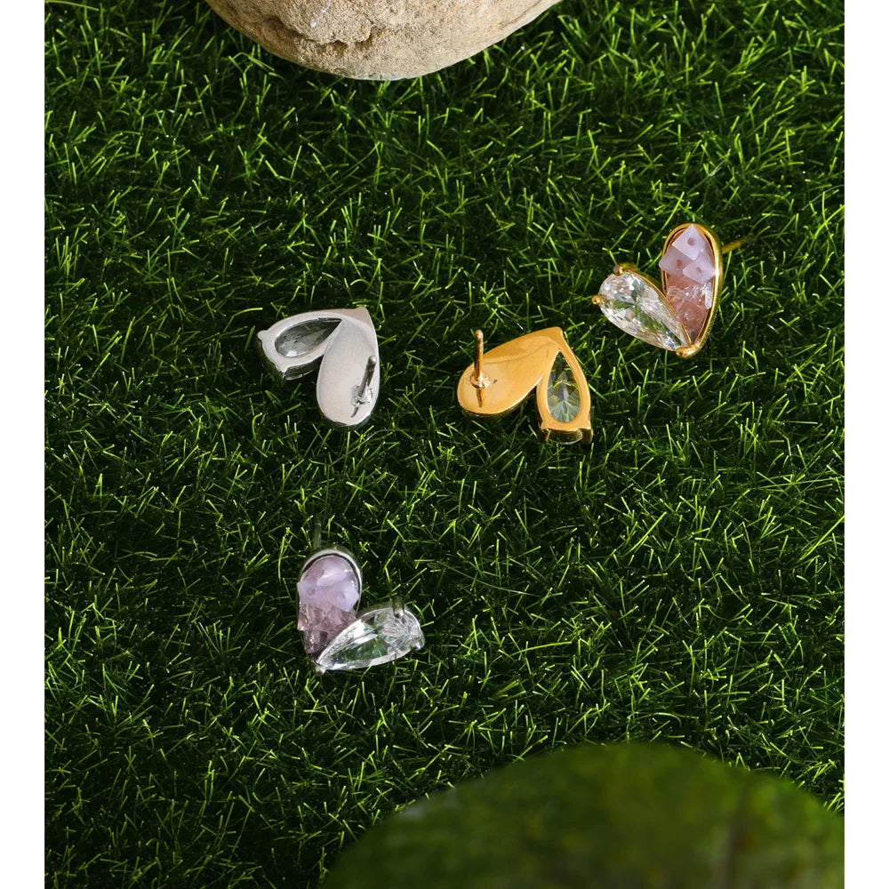 Cubic zirconia resin heart earrings in gold-plated stainless steel with cubic zirconia and resin.
