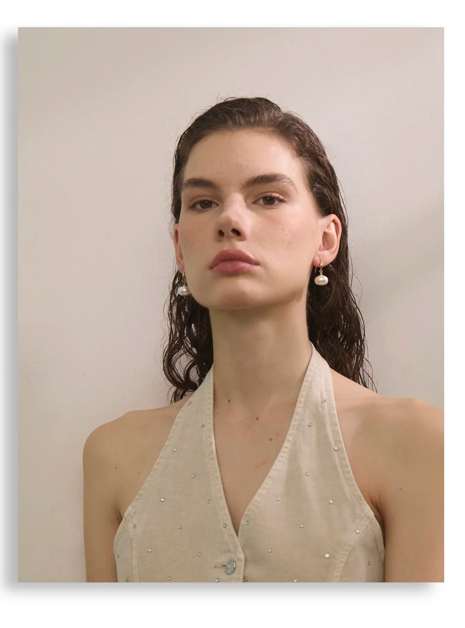Pearl geometric earrings in gold-plated stainless steel with pearl.