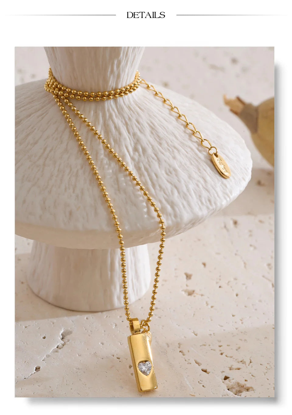 Cubic zirconia heart geometric necklace in gold-plated stainless steel with cubic zirconia.