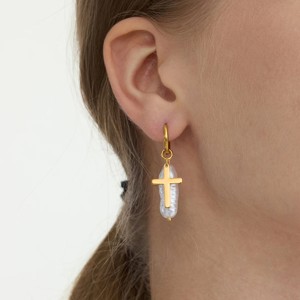 Waterdrop Pearl Heart Earrings — Stainless Steel · PS375