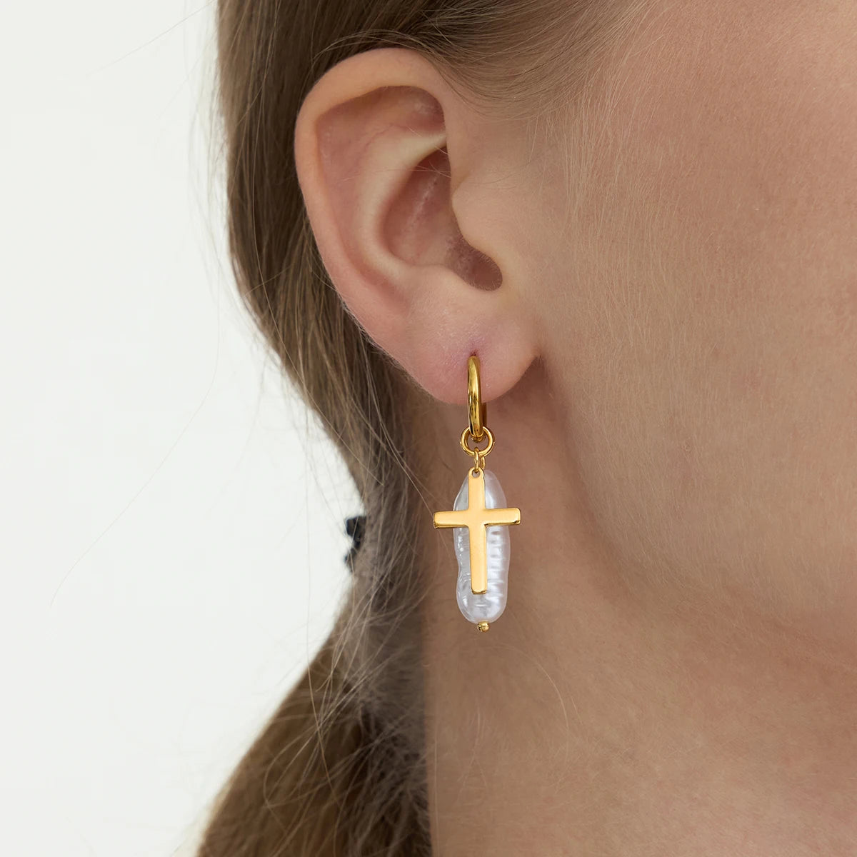 Waterdrop Pearl Heart Earrings — Stainless Steel · PS375