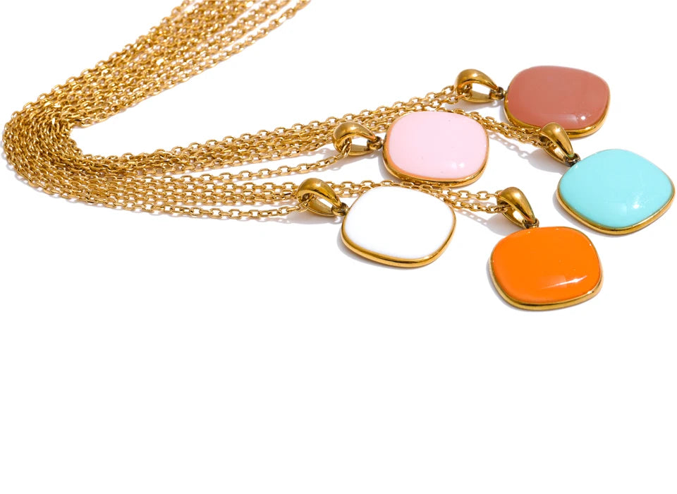 Geometric necklace in gold-plated stainless steel.