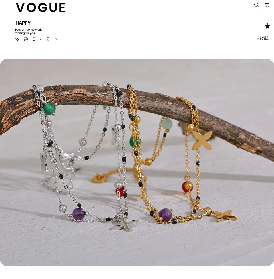 Natural stone flower beaded necklace in gold-plated stainless steel with natural stone.