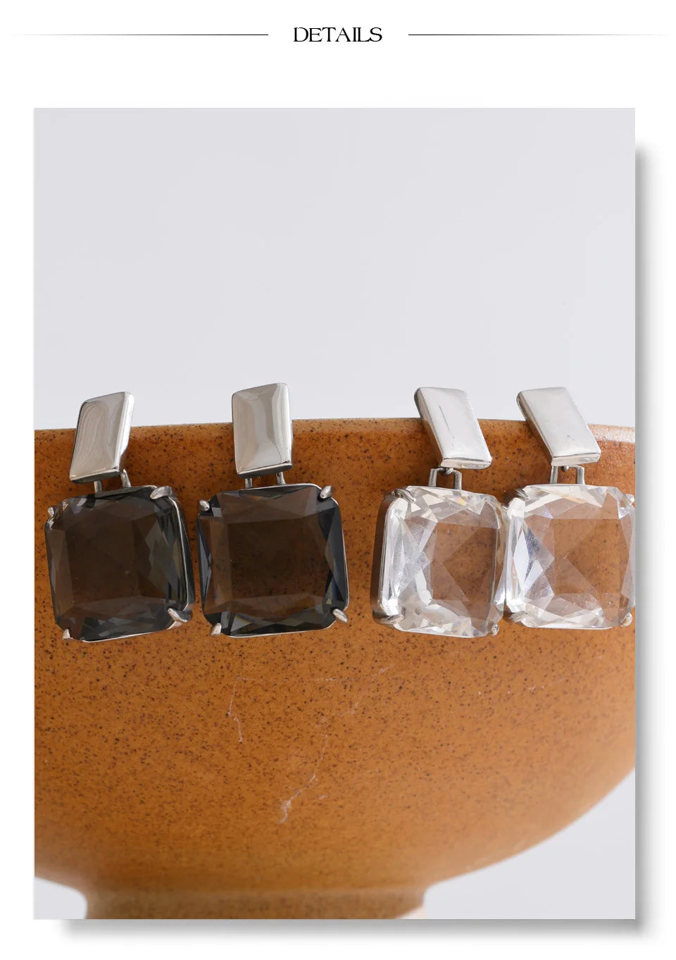 Cubic zirconia geometric earrings in gold-plated stainless steel with cubic zirconia.