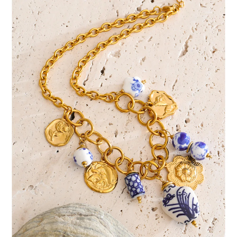 Heart flower star necklace in gold-plated stainless steel.