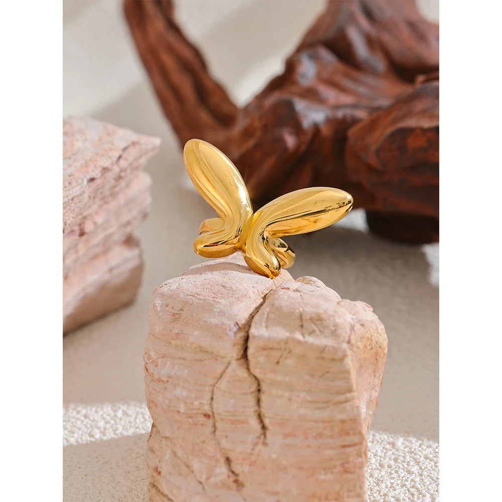 Butterfly minimalist geometric ring in 18K gold-plated 316L stainless steel.