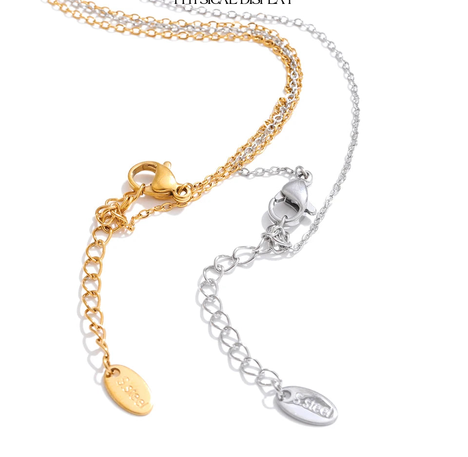 Geometric necklace in gold-plated stainless steel.